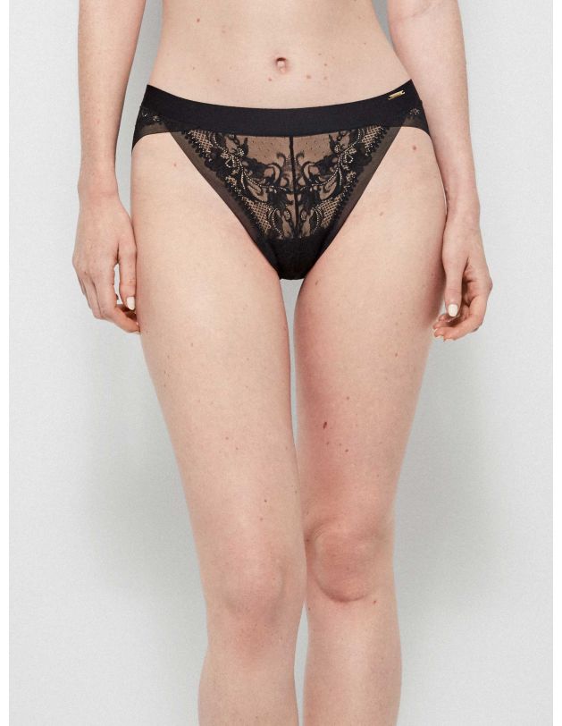 Conjunto triangular negro con encaje de Gisela