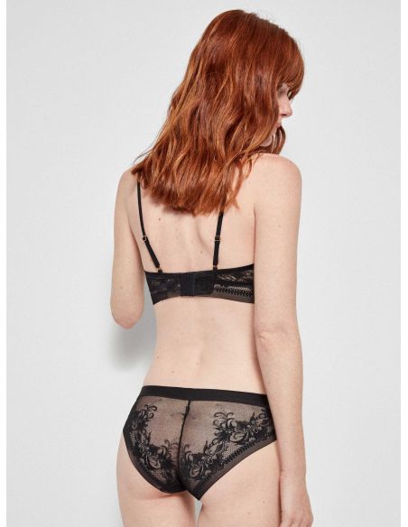 Conjunto triangular negro con encaje de Gisela