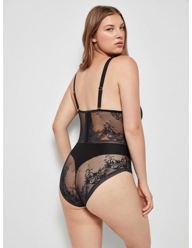 Body de encaje efecto tanga de Gisela