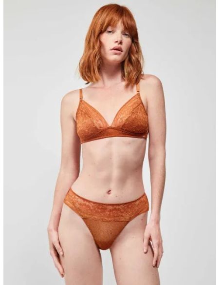 Tanga con encaje de diseño elegante