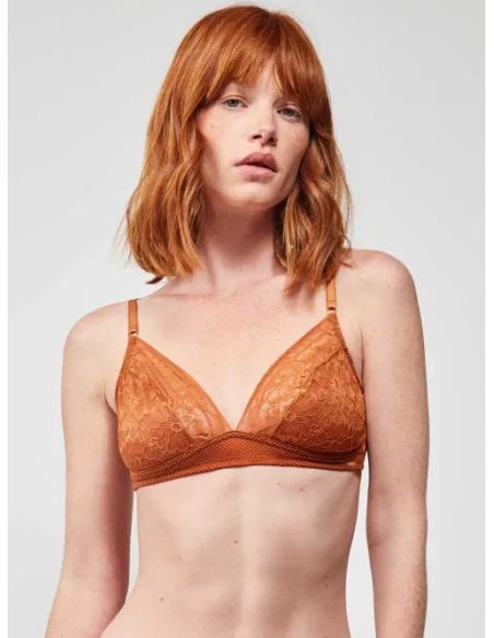 Sujetador triangular sin aro ni foam en encaje suave