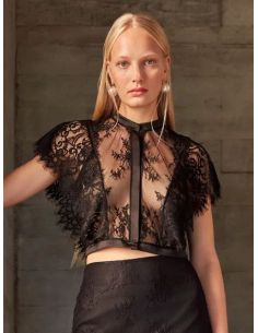 Chaqueta negro de encaje transparente con detalles elegantes