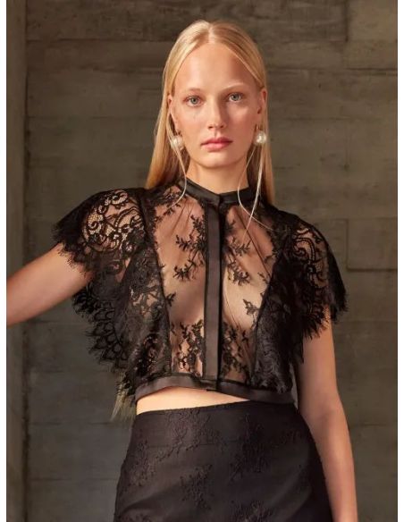 Chaqueta negro de encaje transparente con detalles elegantes