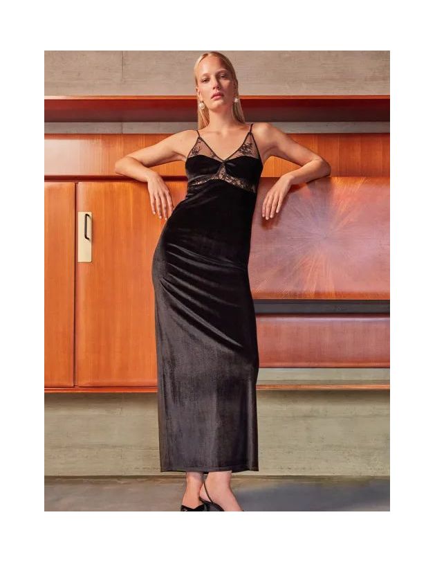 Vestido largo de terciopelo con caída fluida y...