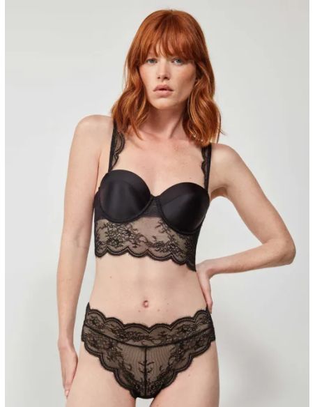 Sujetador bustier desmontable en copas B y C con diseño práctico