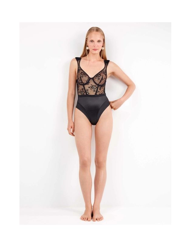 Body encaje all over hombreras