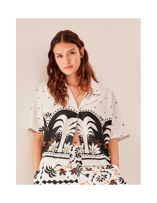 Camisa fluida estampado tropical manga japonesa