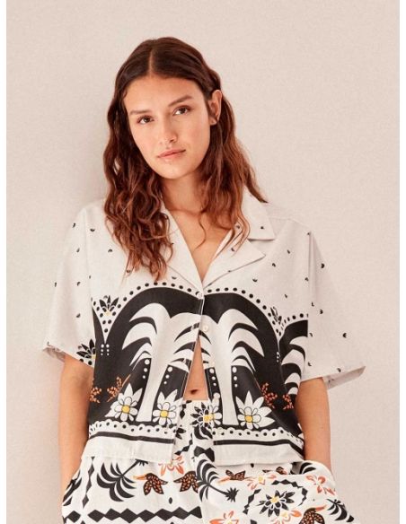 Camisa fluida estampado tropical manga japonesa