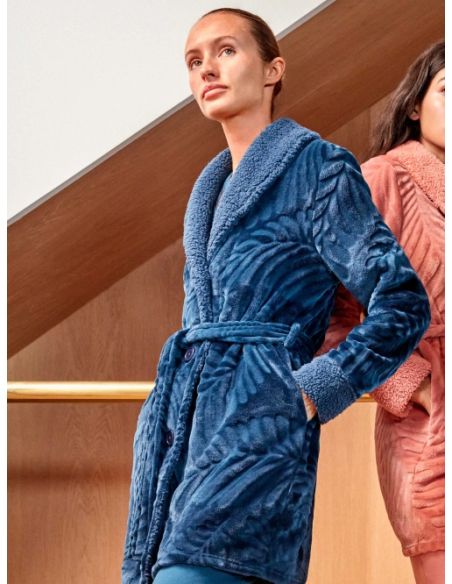 Bata corta abotonada estampada con cinturón