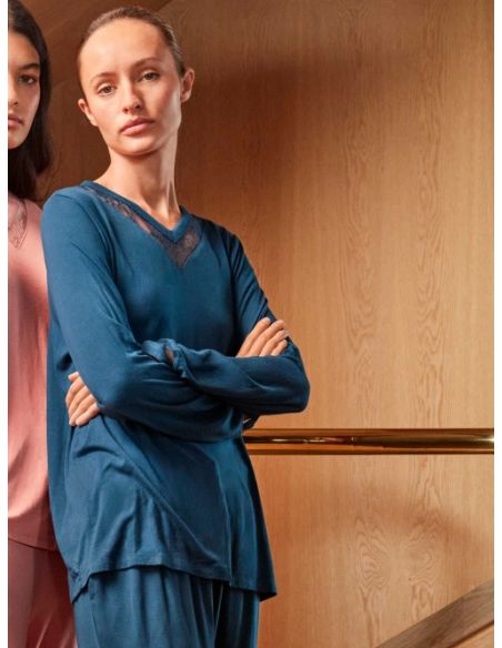 Pijama largo con detalle de encaje