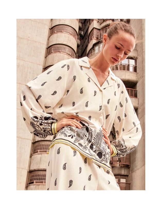 Camisa con estampado floral