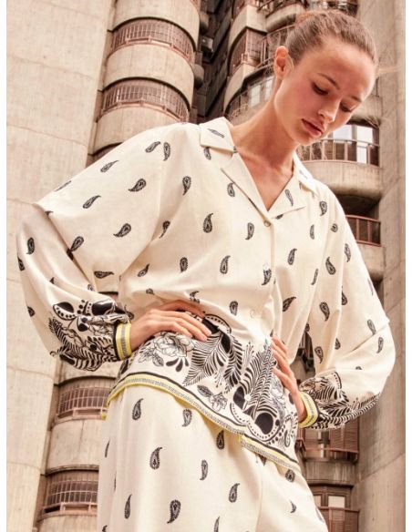 Camisa con estampado floral