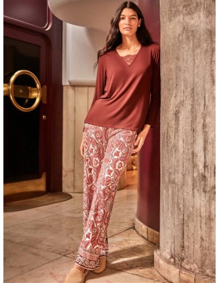 Pijama largo con estampado paisley