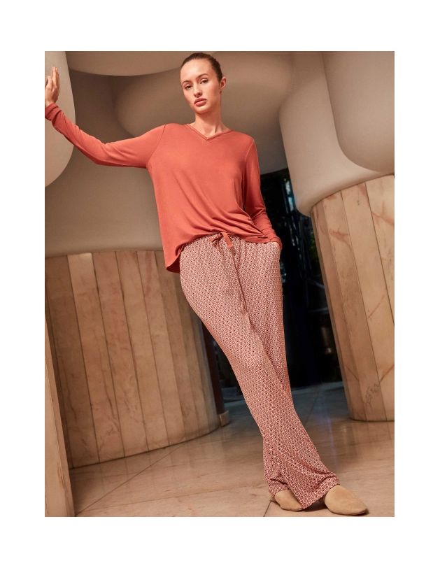 Pijama largo con escote pico con tul y pantalón...