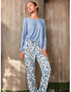 Pijama largo con pantalón estampado floral