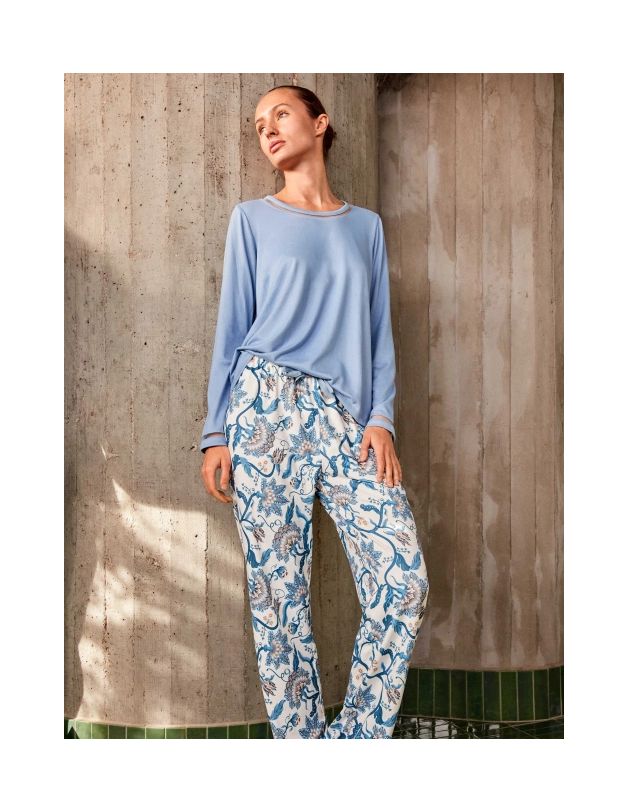 Pijama largo con pantalón estampado floral