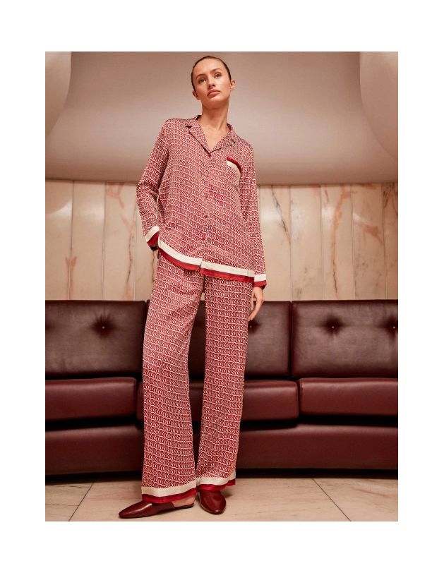 Pijama camisero con monograma estampado