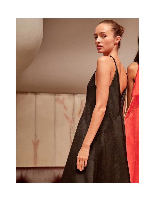 Camisón largo de satén con tirantes ajustables