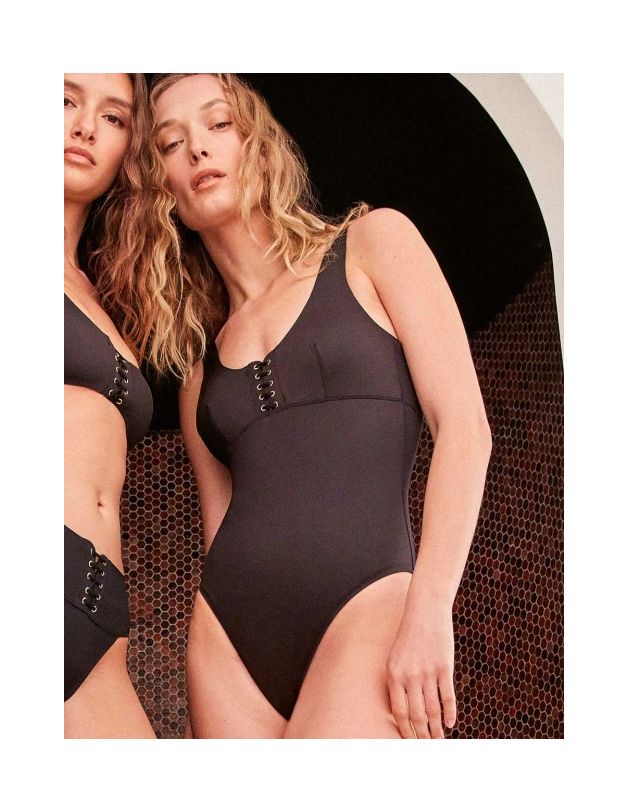 Bañador high tech sin aro ojales delanteros gisela