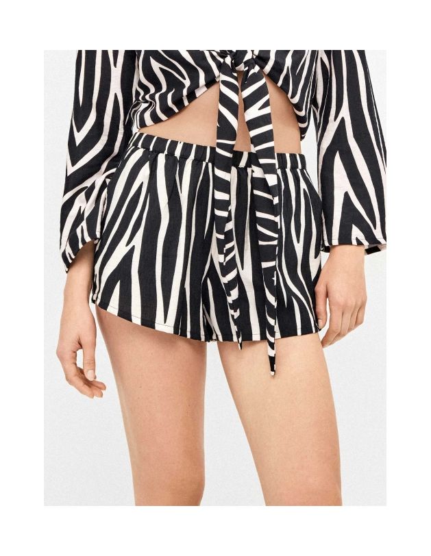 Short corto estampado cebra