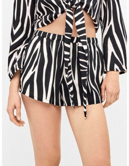 Short corto estampado cebra