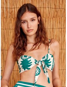 Top corto estampado piñas