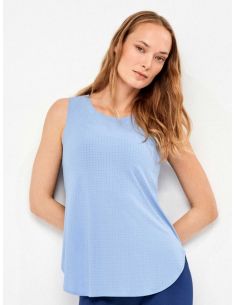 Camiseta sin mangas con espalda abierta
