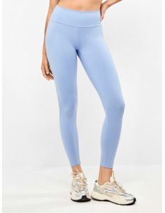 Legging largo confeccionado en tejido moldeador que...