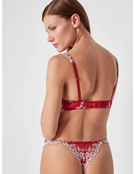 Conjunto rojo estampado escote capacidad con brasileña