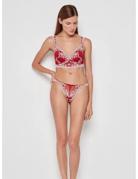 Conjunto rojo estampado escote capacidad con brasileña