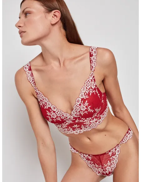 Conjunto rojo estampado escote capacidad con brasileña